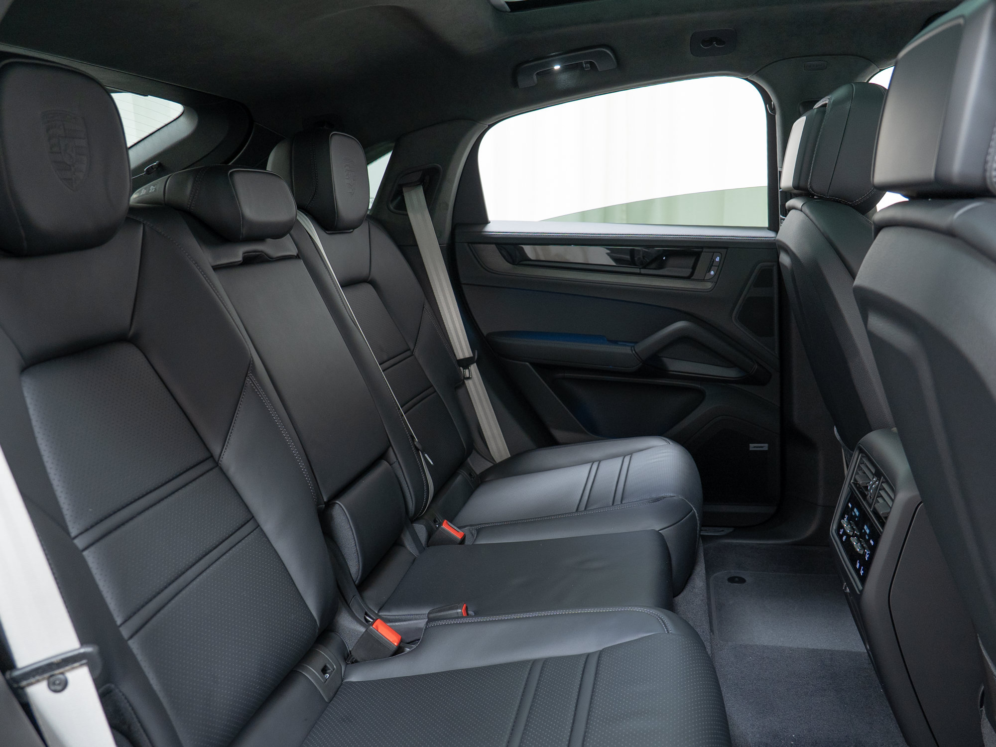 New 2026 Porsche Cayenne GTS AWD/4WD image 32