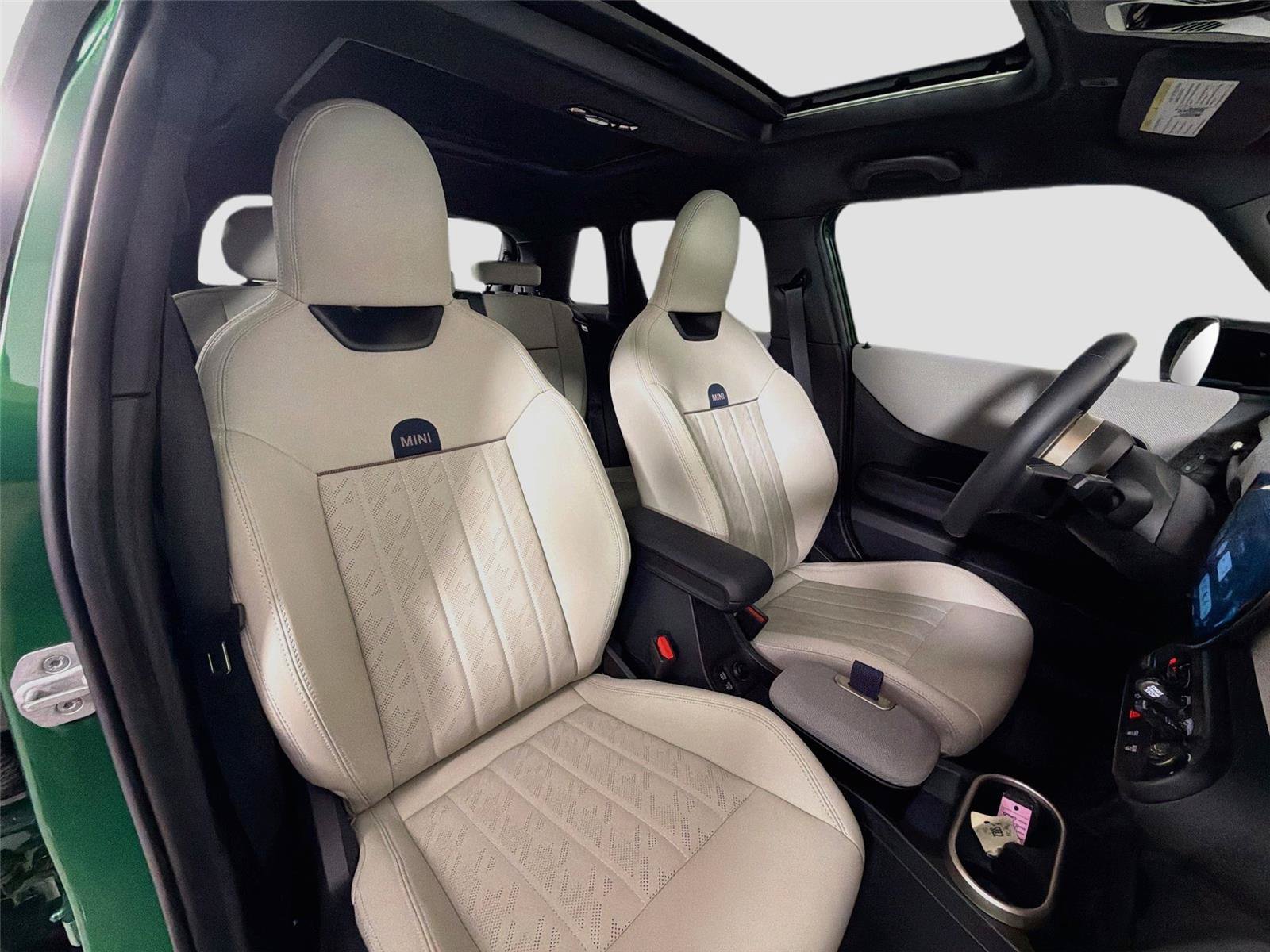 Used 2025 MINI Cooper 4-Door Hardtop FWD image 24