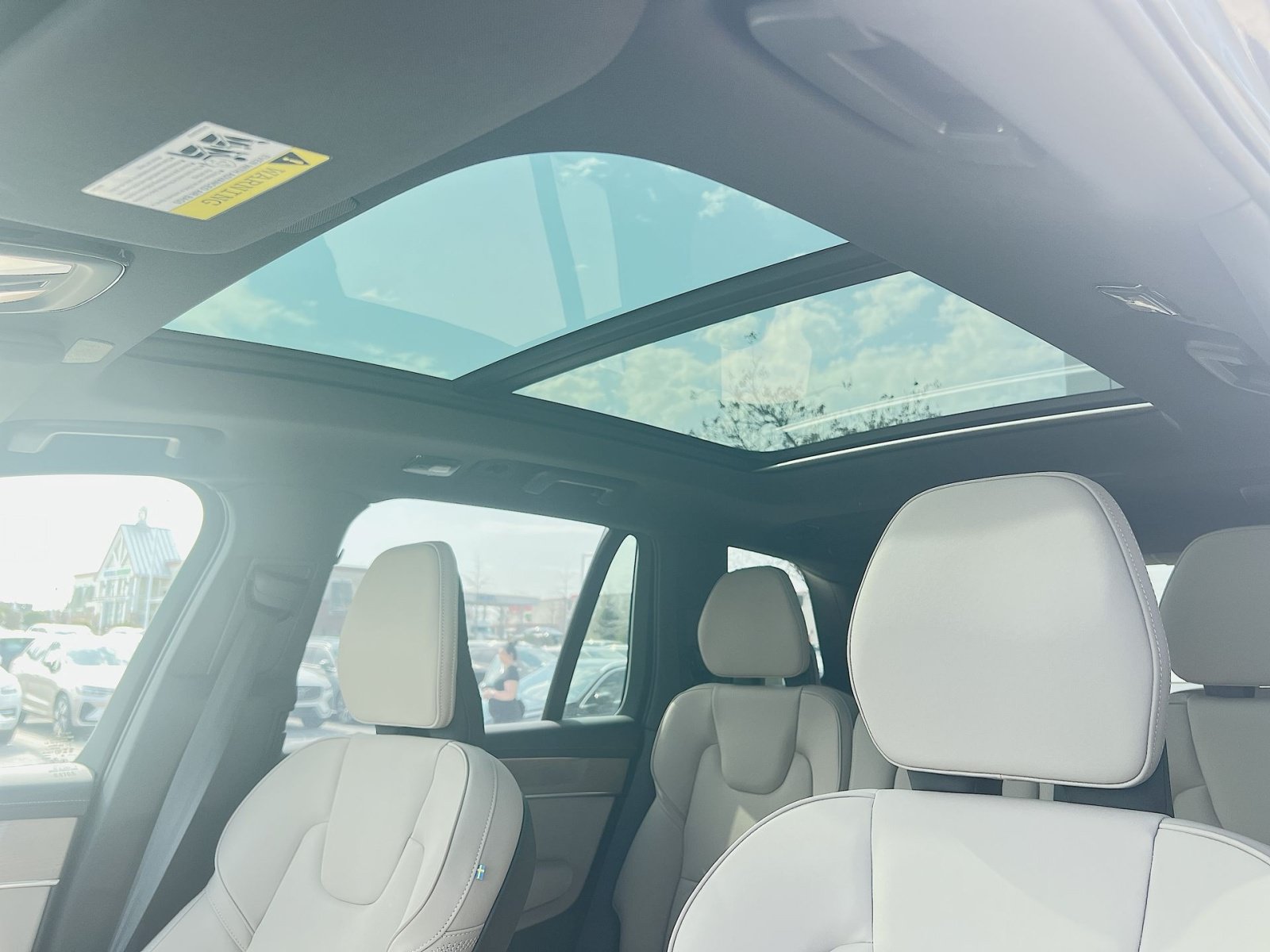 New 2026 Volvo XC90 B6 Plus w/ Protection Package Premier AWD/4WD image 32
