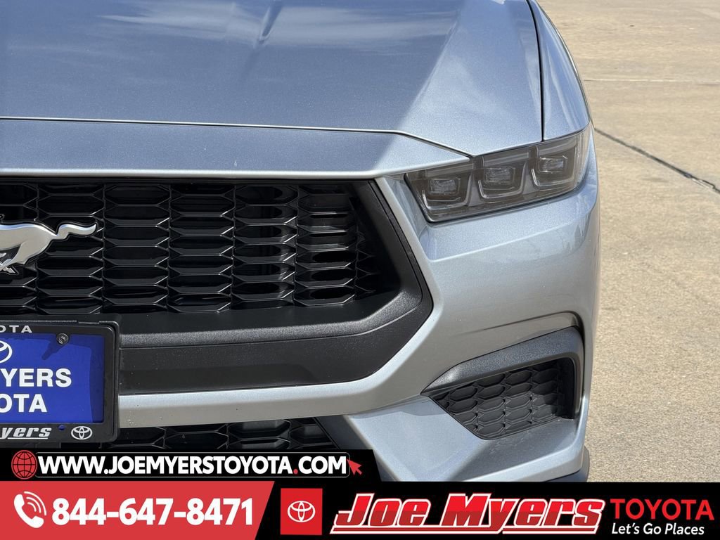 Used 2025 Ford Mustang Premium image 4