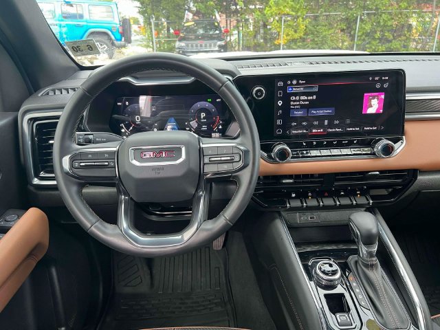 Used 2024 GMC Canyon AT4 w/ Technology Package AWD/4WD image 21