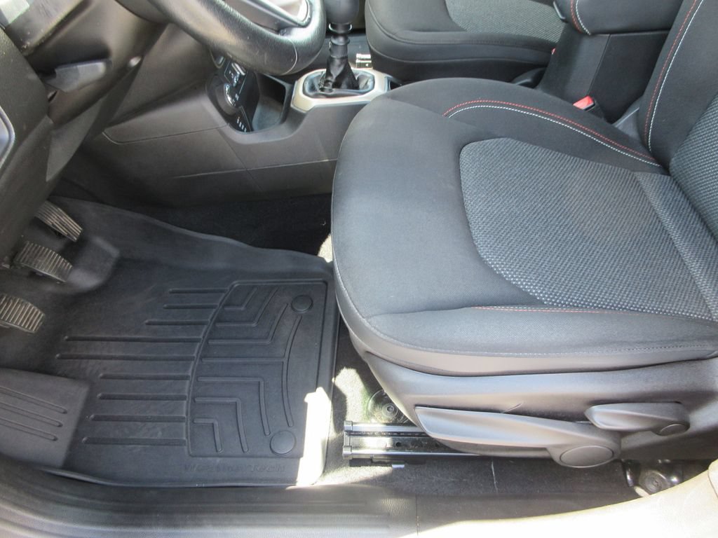 Used 2016 Jeep Renegade 75th Anniversary AWD/4WD image 20