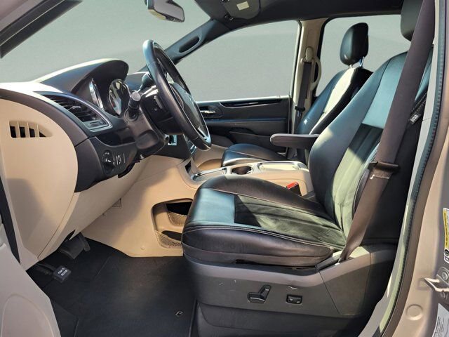 Used 2018 Dodge Grand Caravan SXT image 15