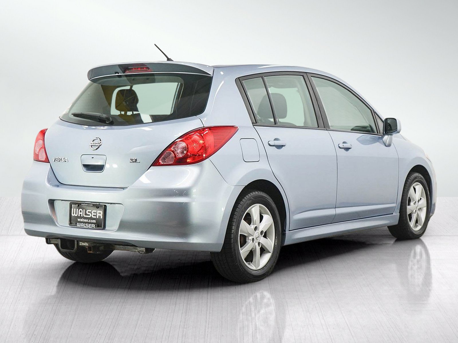 Used 2011 Nissan Versa Hatchback w/ Premium Pkg FWD image 5