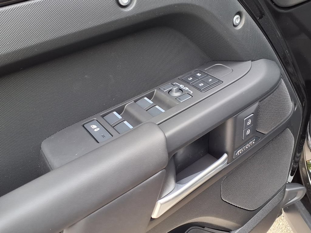 New 2026 Land Rover Defender 110 X-Dynamic SE AWD/4WD image 11