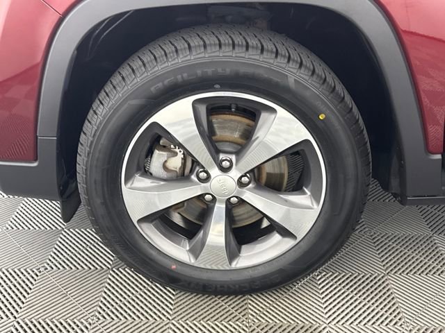 Used 2019 Jeep Cherokee Limited image 28