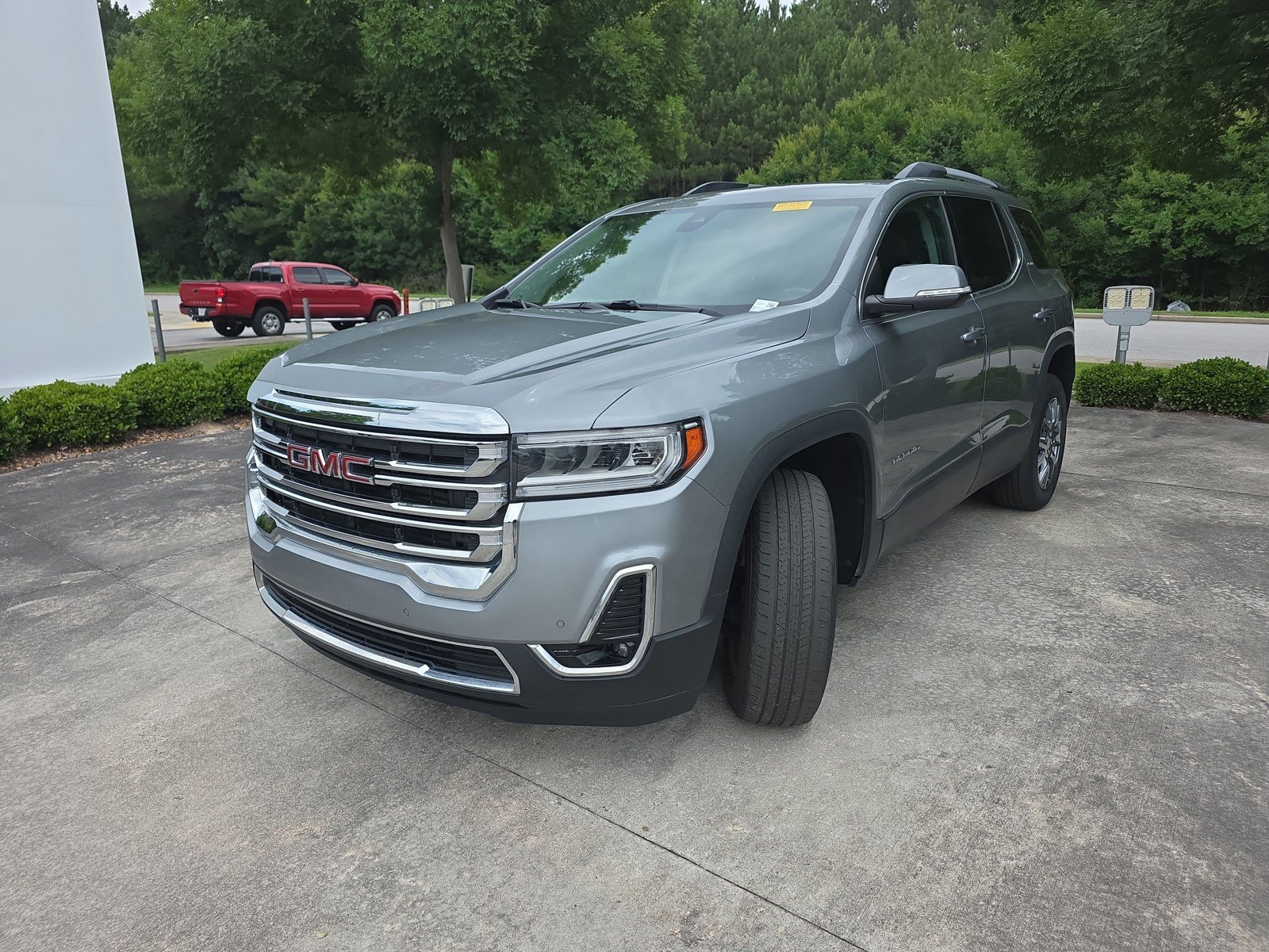 Used 2023 GMC Acadia SLT w/ Preferred Package FWD image 8