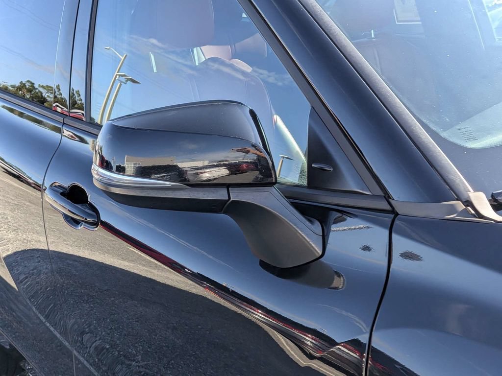 Used 2021 Toyota Highlander XSE FWD image 9