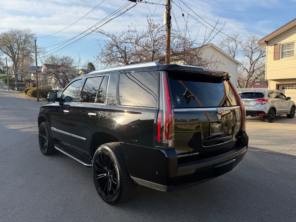 Used 2019 Cadillac Escalade Luxury RWD image 5