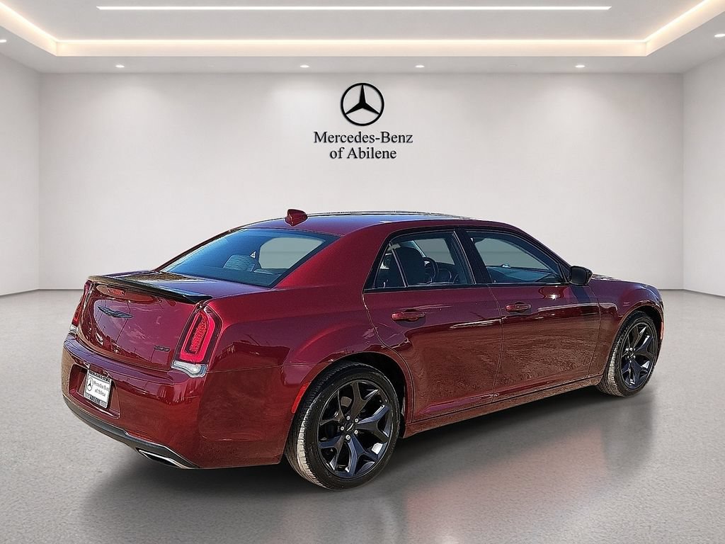 Used 2020 Chrysler 300 Touring w/ Sport Appearance Package RWD image 8