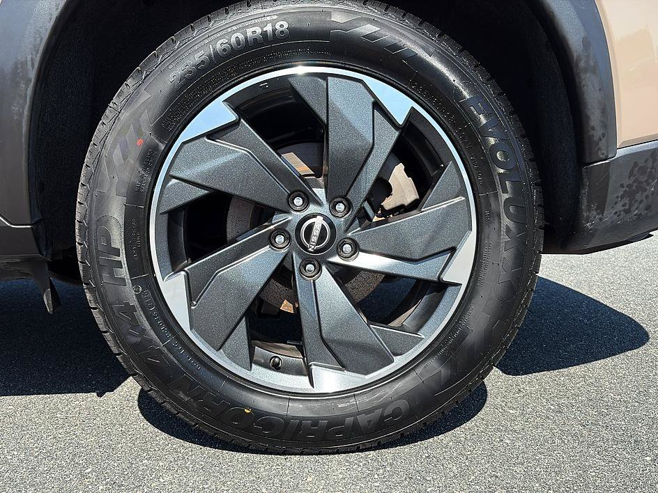 Certified 2025 Nissan Rogue SV FWD image 10