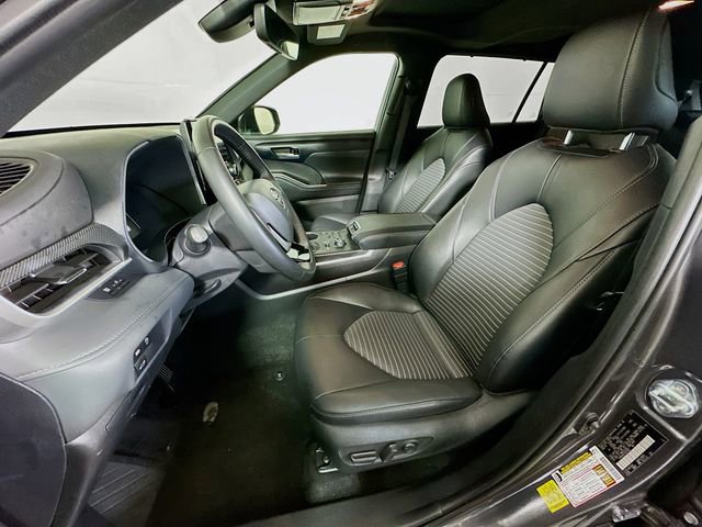 Certified 2025 Toyota Highlander XSE image 12