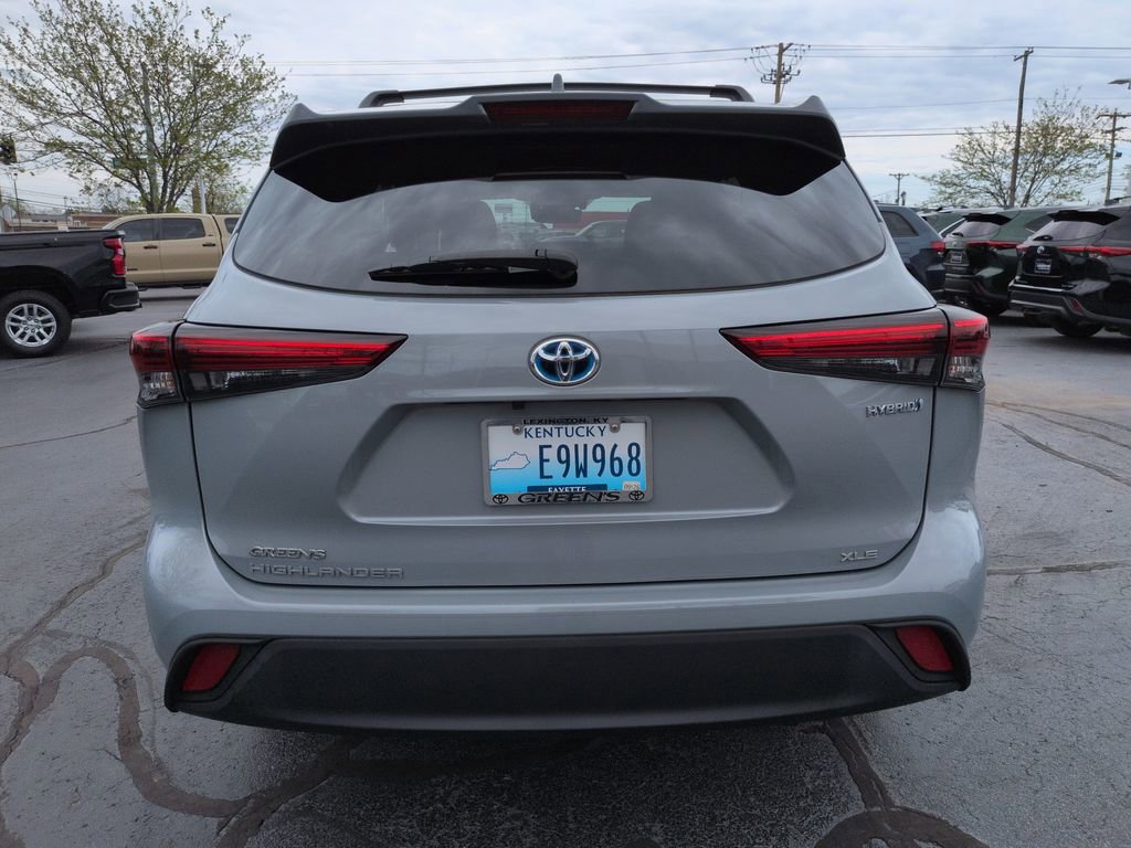 Used 2023 Toyota Highlander Bronze Edition image 4