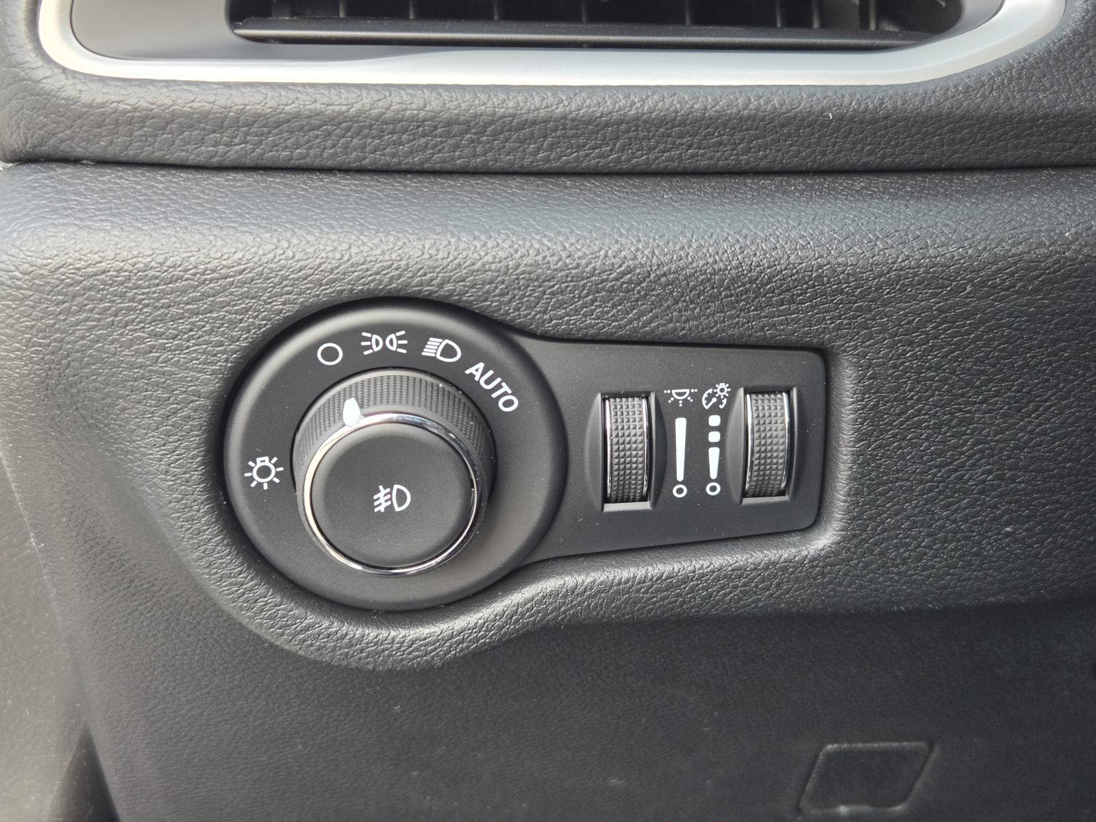 New 2026 Chrysler Pacifica Select image 21