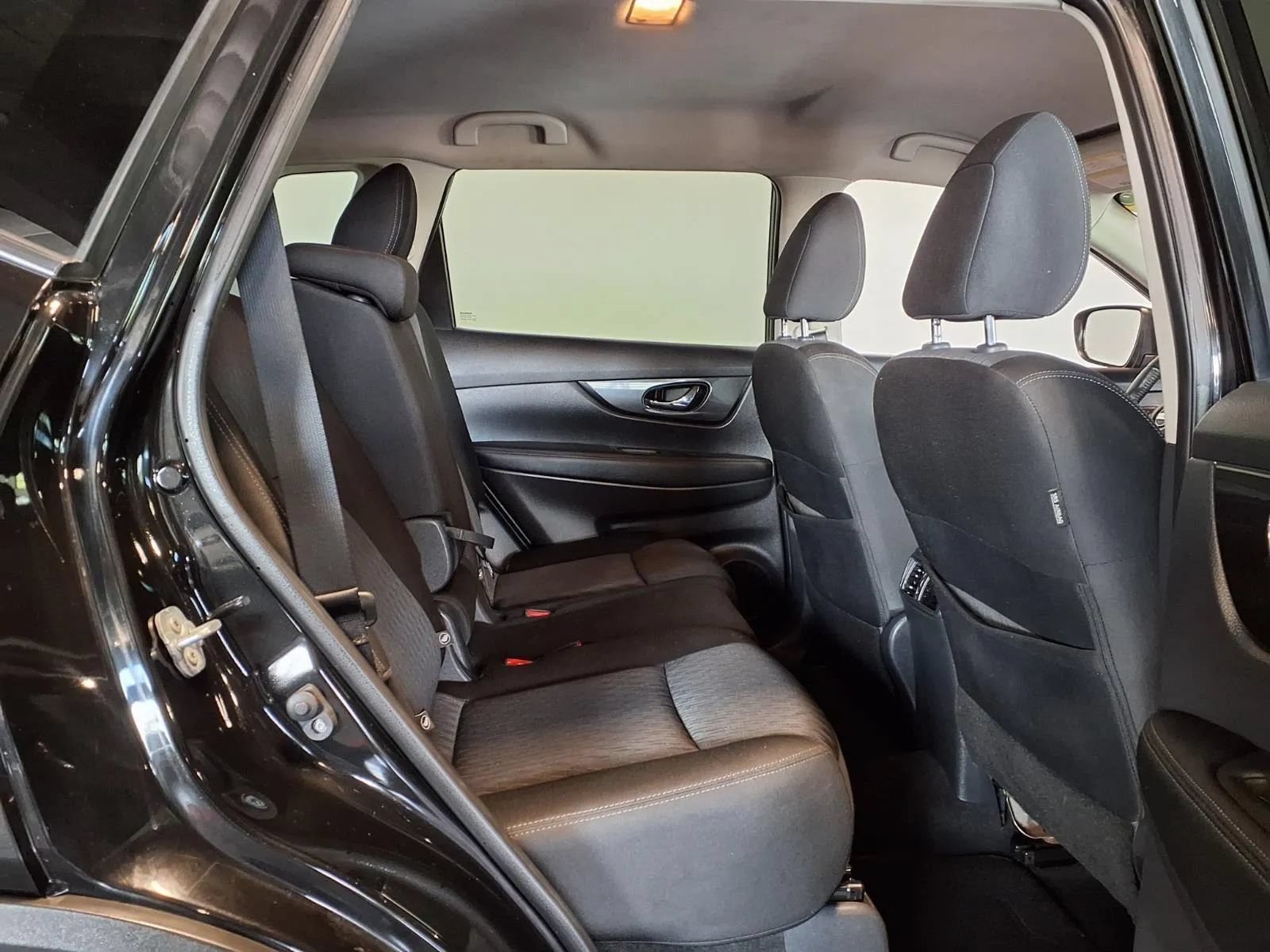 Used 2018 Nissan Rogue SV w/ Premium Package AWD/4WD image 10