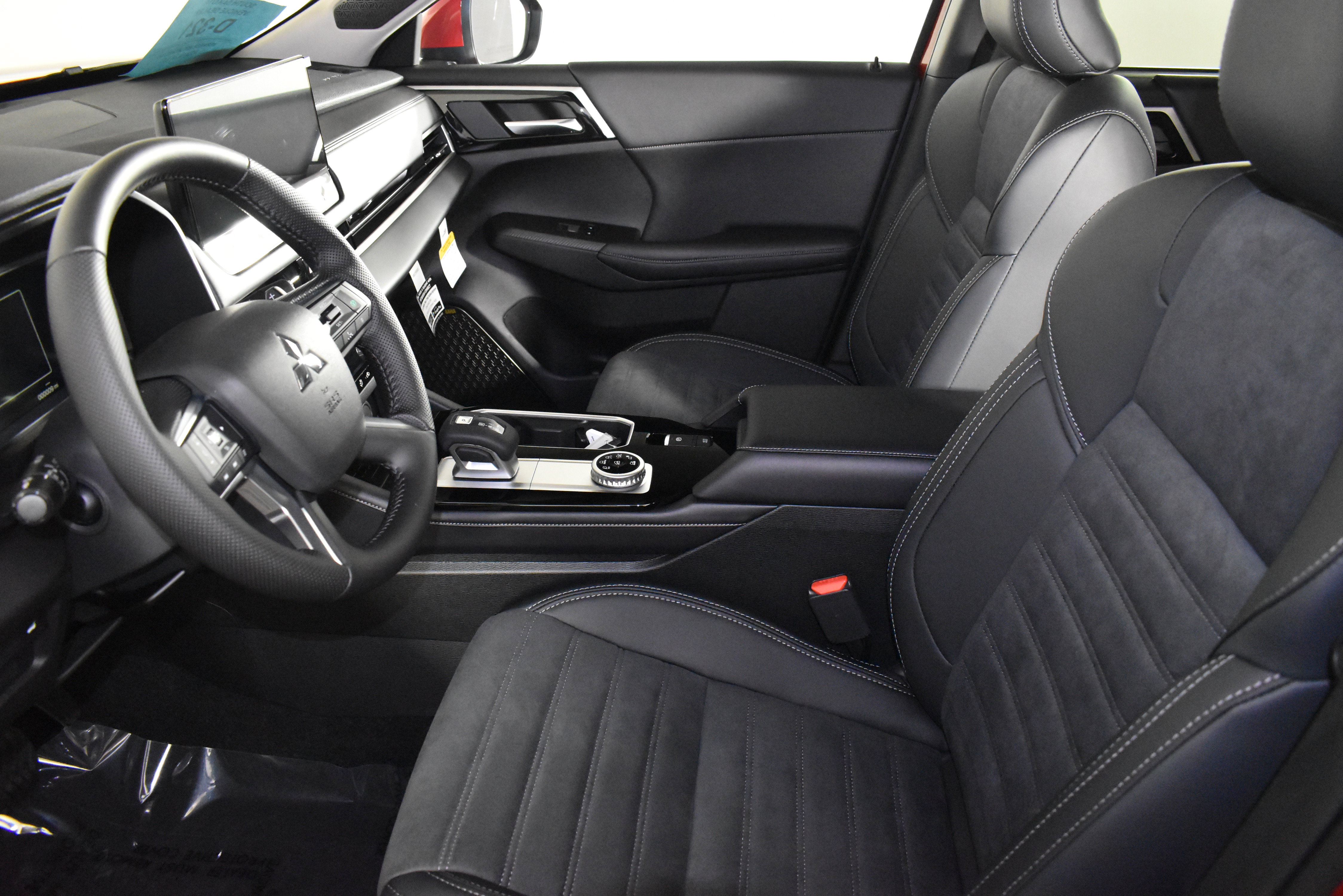 New 2025 Mitsubishi Outlander SE image 14