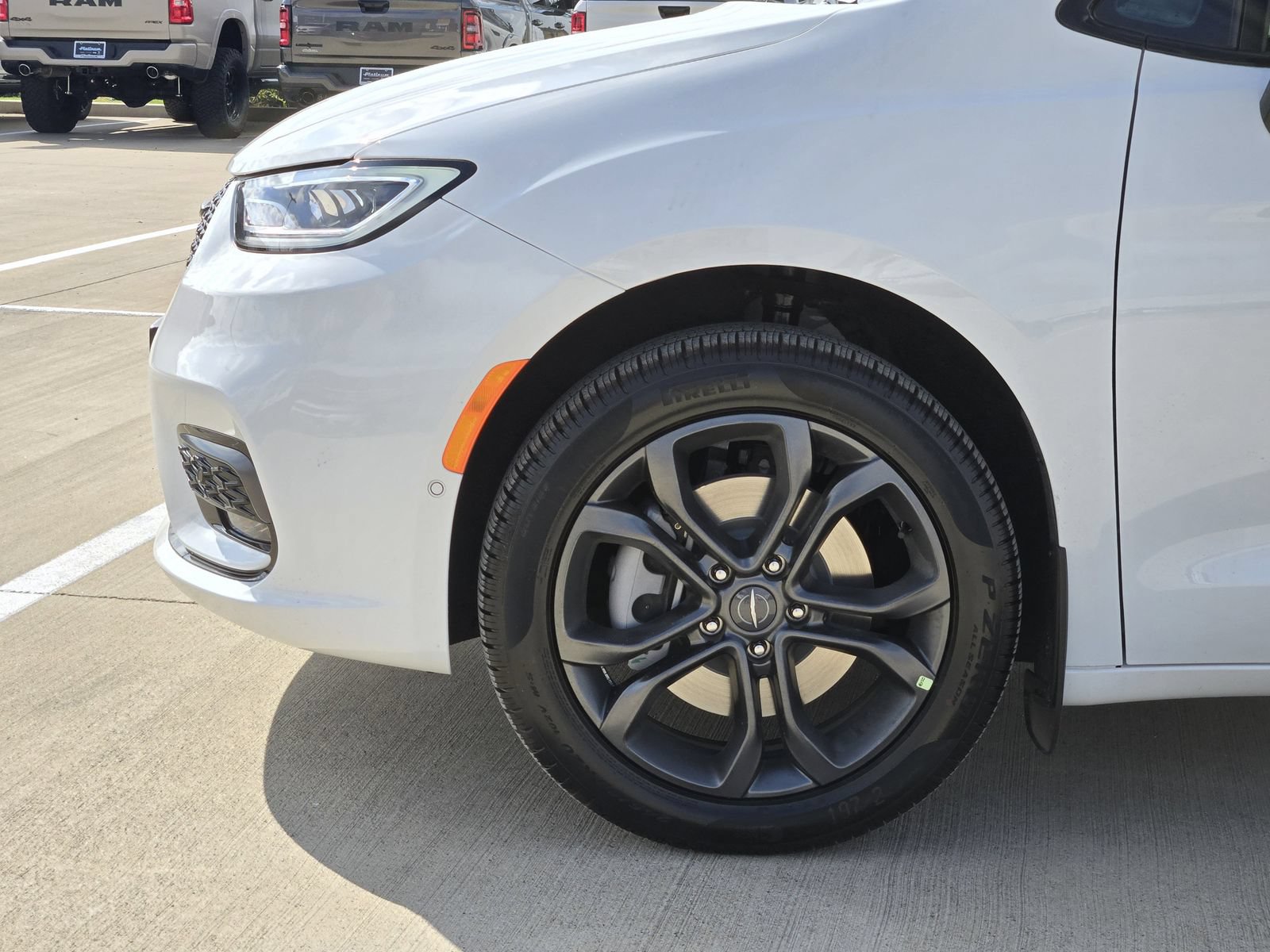 New 2026 Chrysler Pacifica Select AWD/4WD image 10
