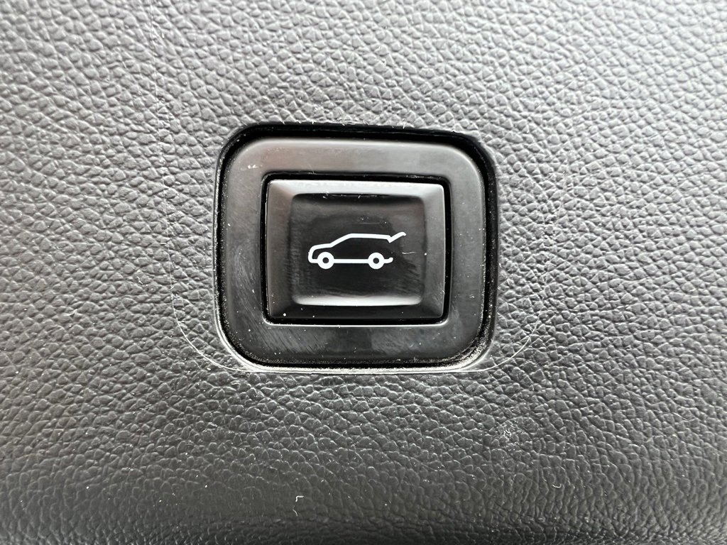 Used 2020 Chevrolet Traverse LT w/ LT Premium Package image 13