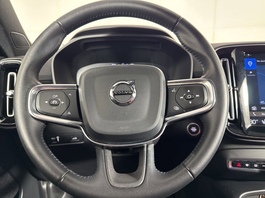 Used 2019 Volvo XC40 T5 Momentum image 34