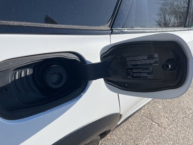 Certified 2025 Volvo V90 B6 Cross Country Ultra w/ Climate Package AWD/4WD image 18