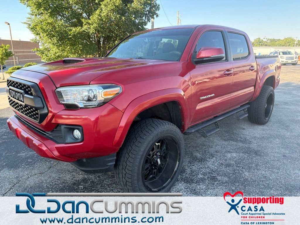 Used 2017 Toyota Tacoma SR5 AWD/4WD image 1