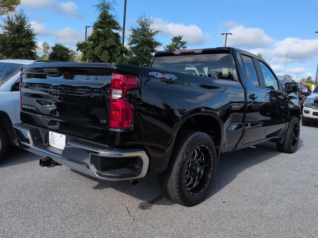 Used 2020 Chevrolet Silverado 1500 LT AWD/4WD image 4