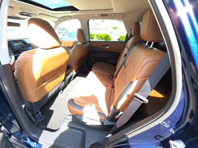 Used 2025 Nissan Pathfinder Platinum w/ Cargo Package image 24