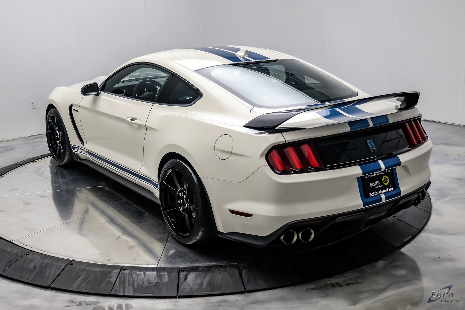Used 2020 Ford Mustang Shelby GT350R w/ GT350R Equipment Group 920A RWD image 14