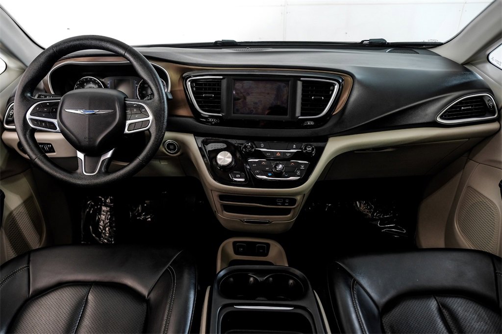 Used 2020 Chrysler Voyager Lxi image 10