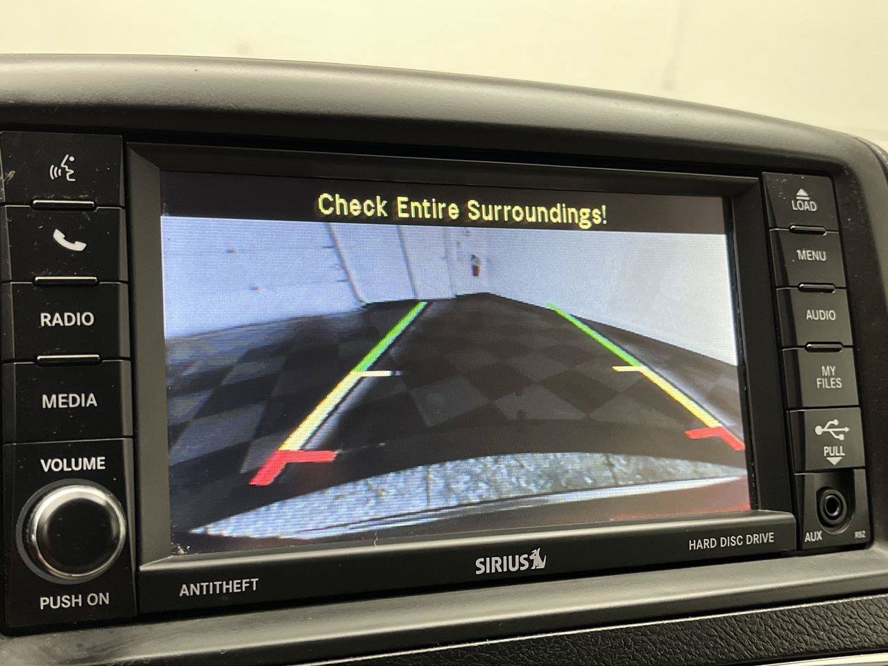 Used 2016 Dodge Grand Caravan SXT w/ UConnect Hands-Free Group FWD image 5