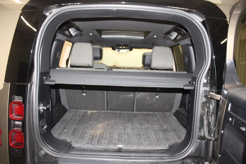 Used 2024 Land Rover Defender 110 SE AWD/4WD image 32