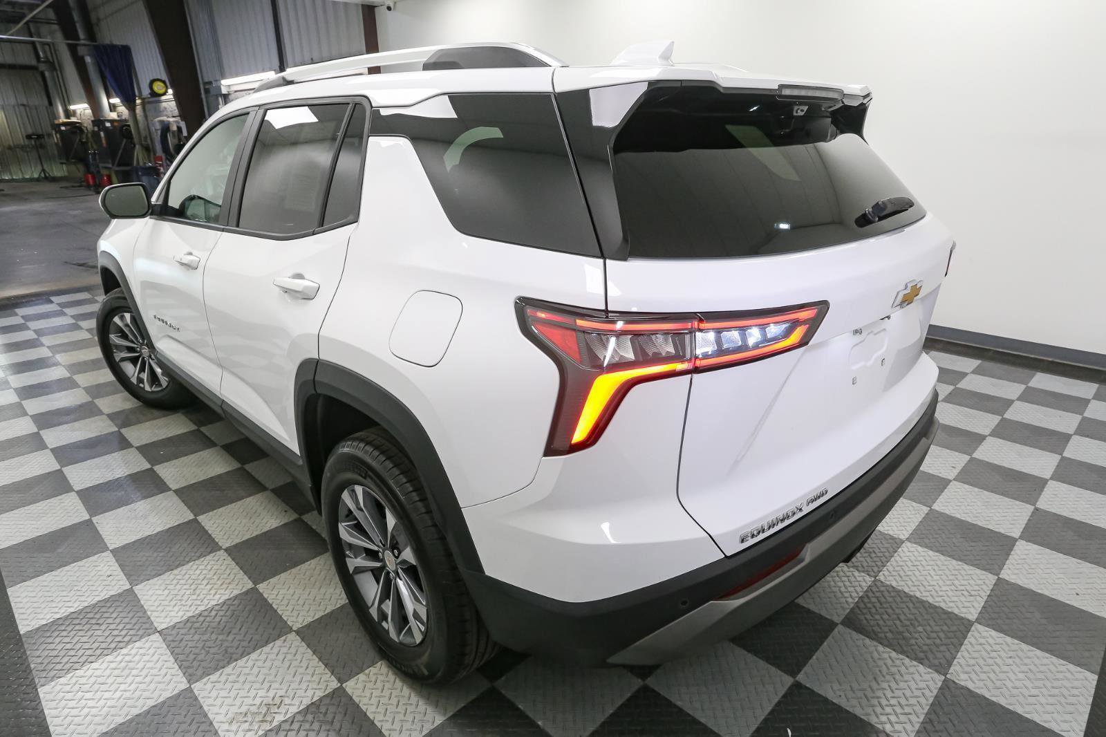 Used 2025 Chevrolet Equinox LT w/ Convenience Package II image 11