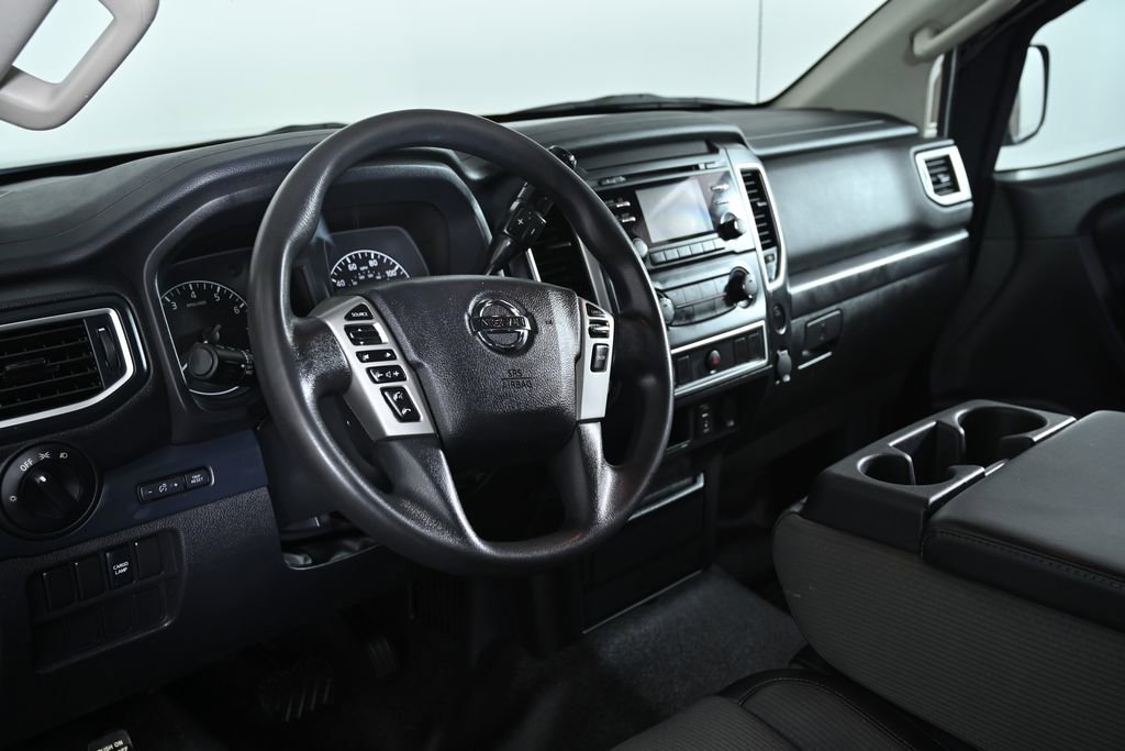 Used 2018 Nissan Titan S image 11