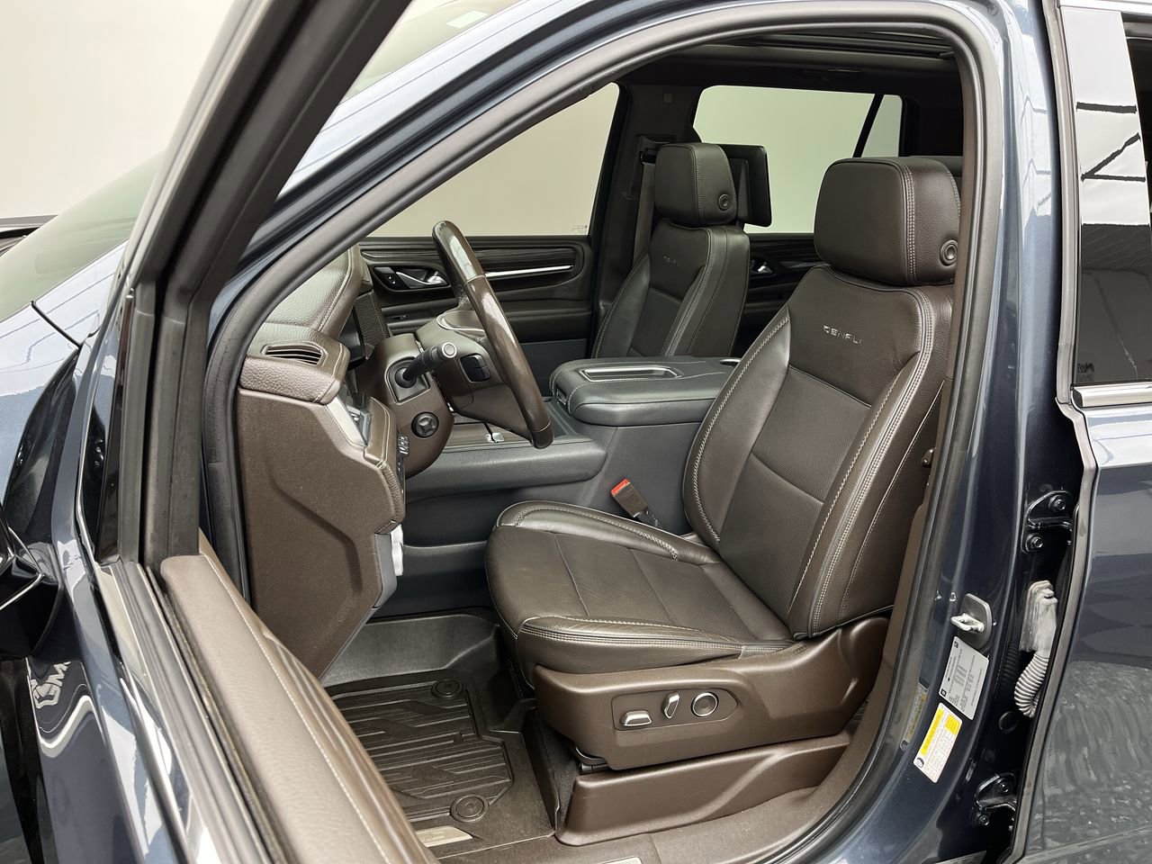 Certified 2021 GMC Yukon Denali w/ Denali Premium Package AWD/4WD image 12