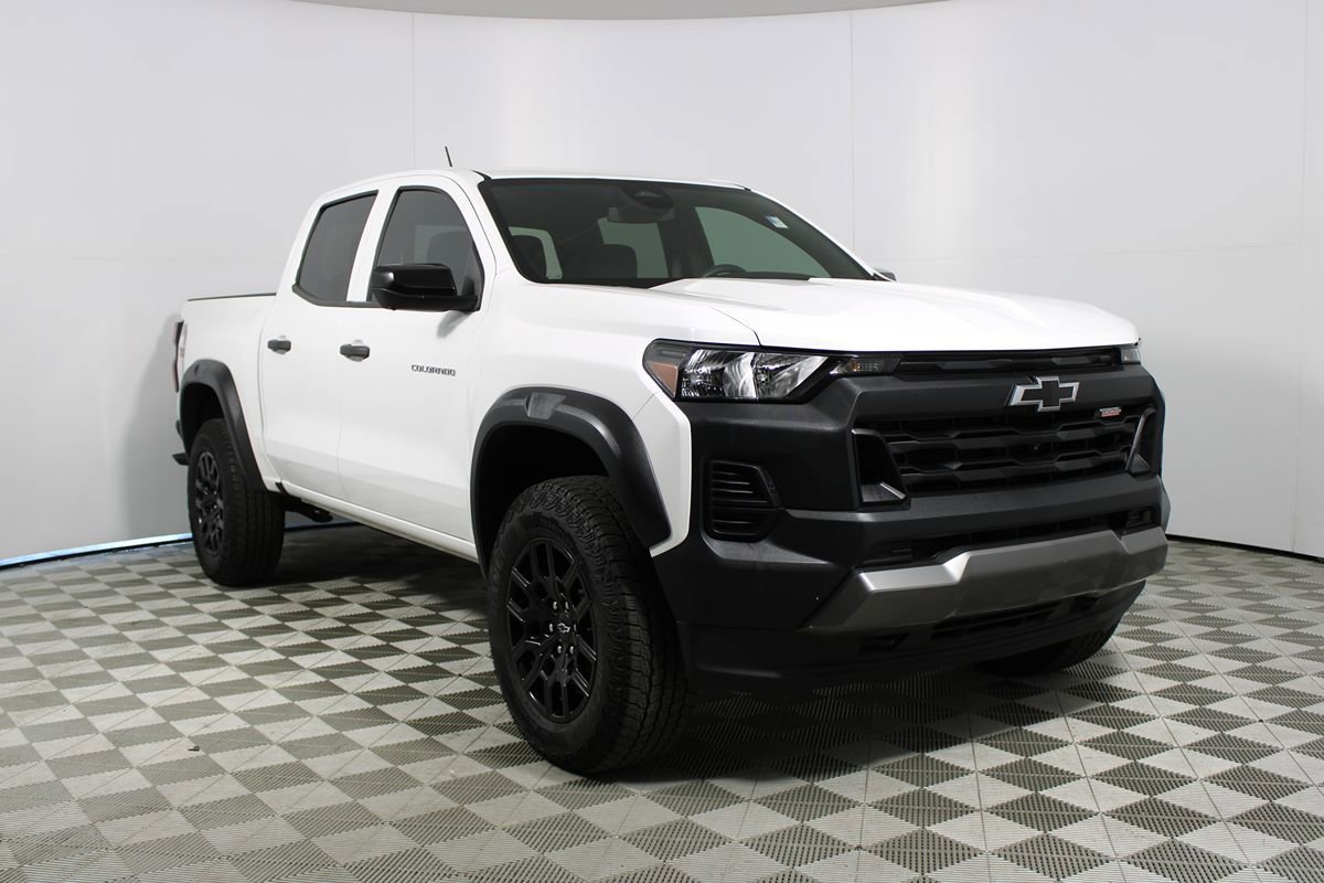 Used 2024 Chevrolet Colorado Trail Boss w/ Technology Package AWD/4WD image 32