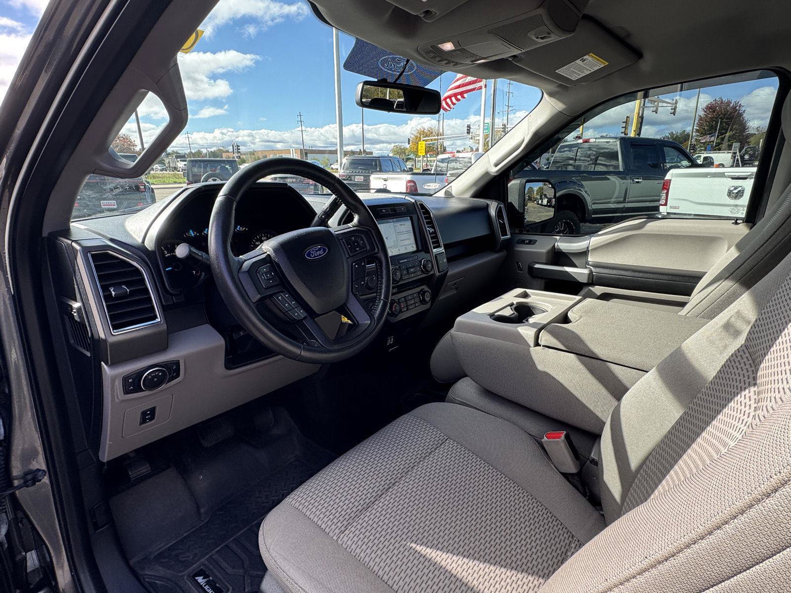Used 2017 Ford F150 XLT w/ Equipment Group 302A Luxury AWD/4WD image 16