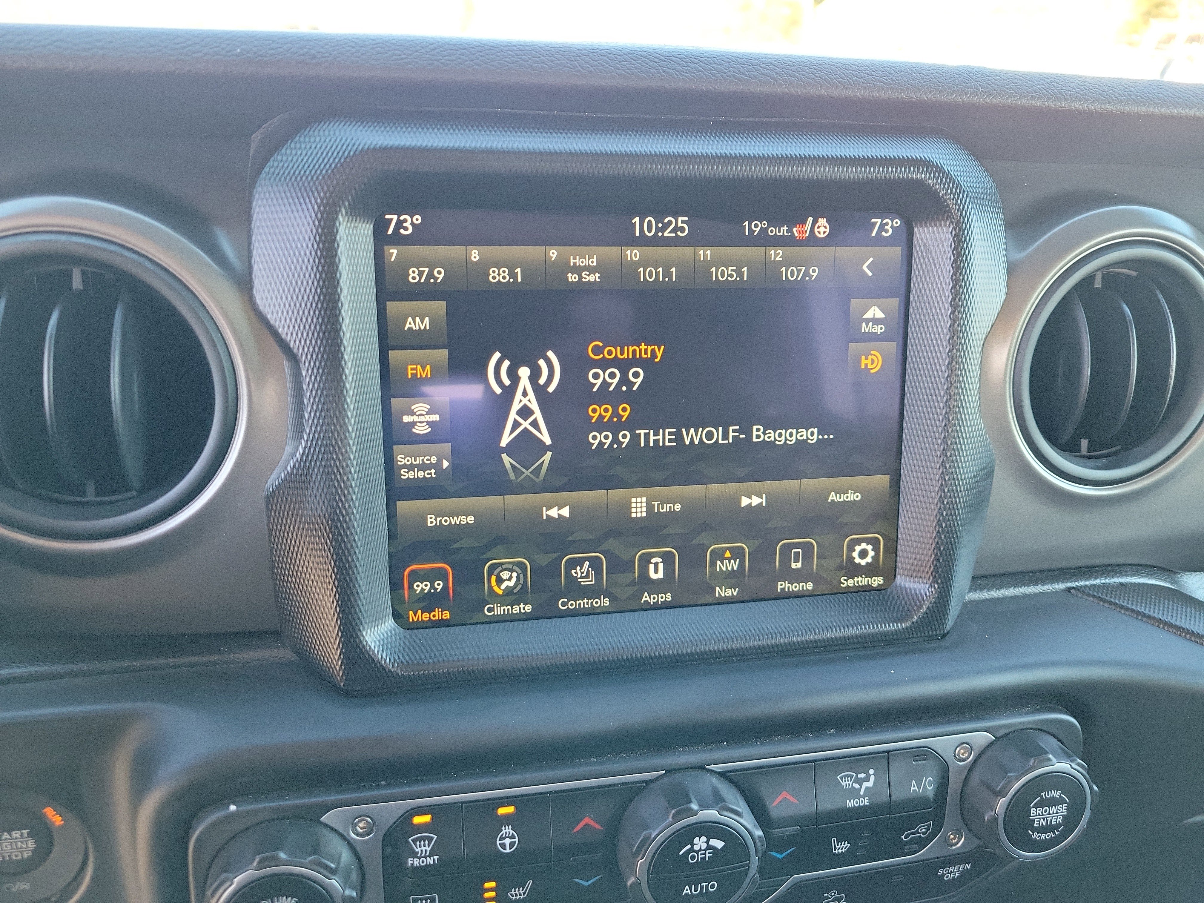 Used 2023 Jeep Wrangler Unlimited w/ Cold Weather Group image 25