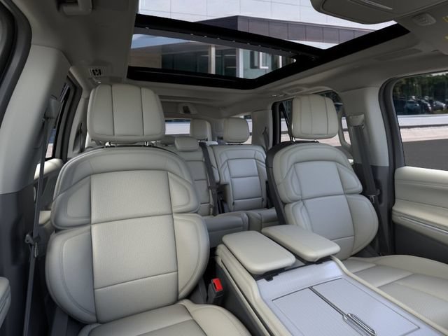 New 2026 Lincoln Navigator Reserve AWD/4WD image 10