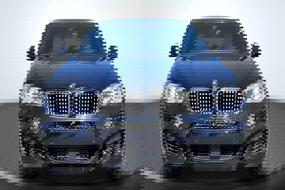 Used 2019 BMW X6 xDrive50i w/ M Sport Package image 3