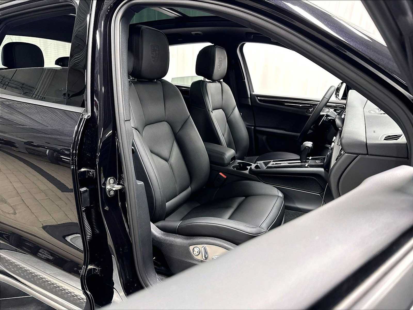 New 2026 Porsche Macan AWD/4WD image 29
