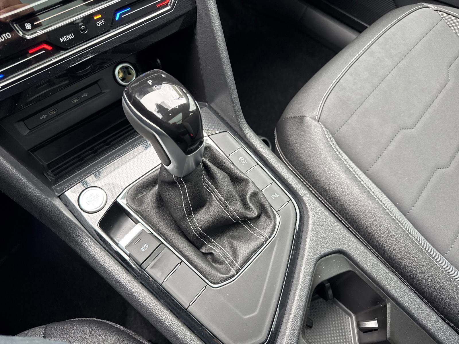 Used 2025 Volkswagen Taos SE image 46