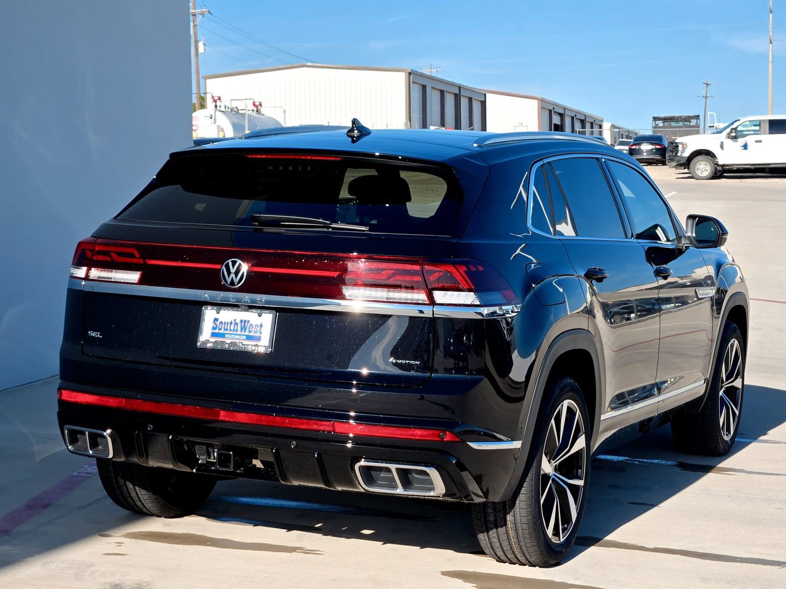 Used 2025 Volkswagen Atlas Cross Sport SEL Premium R-Line image 4