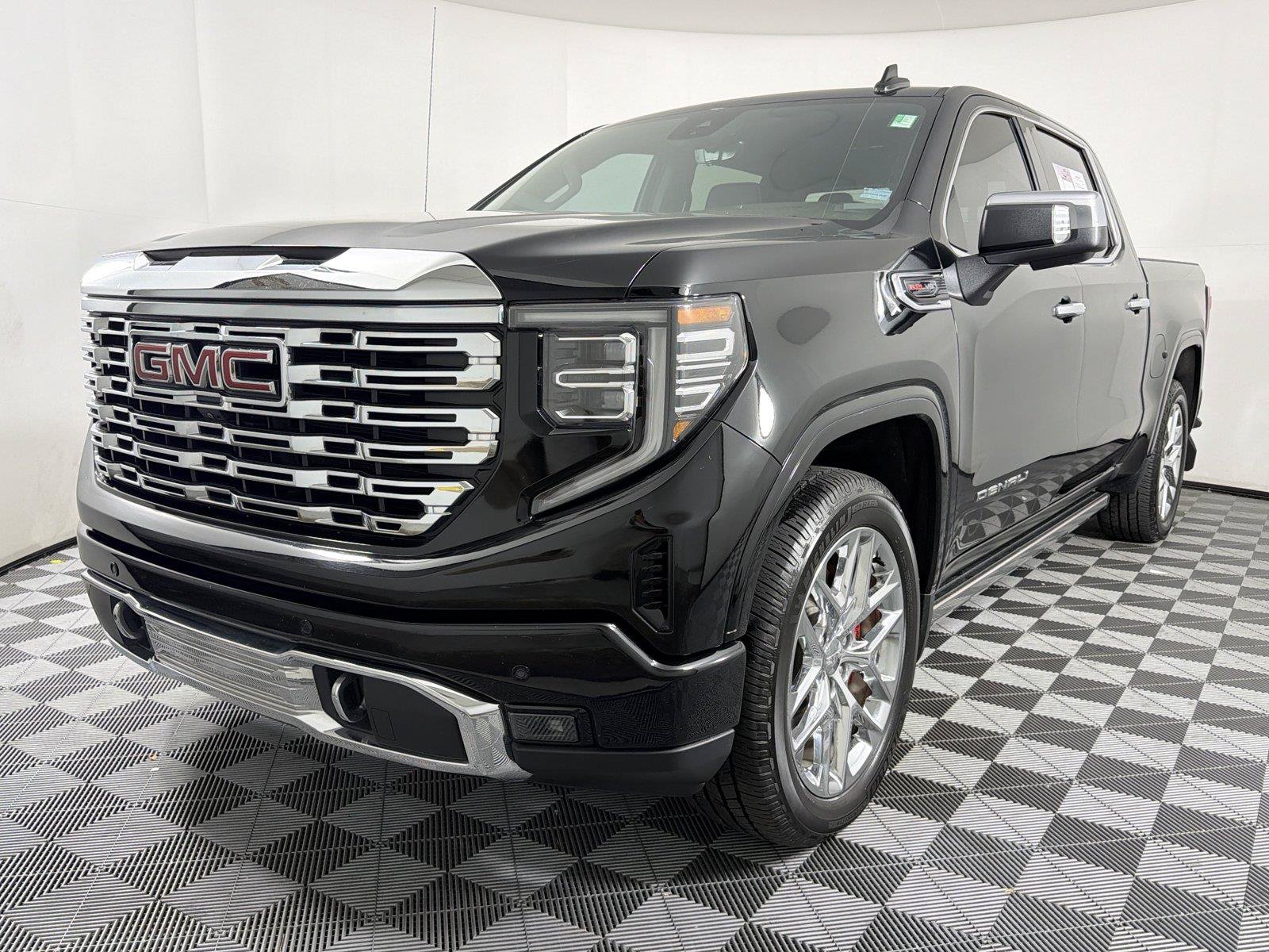 Used 2023 GMC Sierra 1500 Denali w/ Denali Reserve Package AWD/4WD image 3