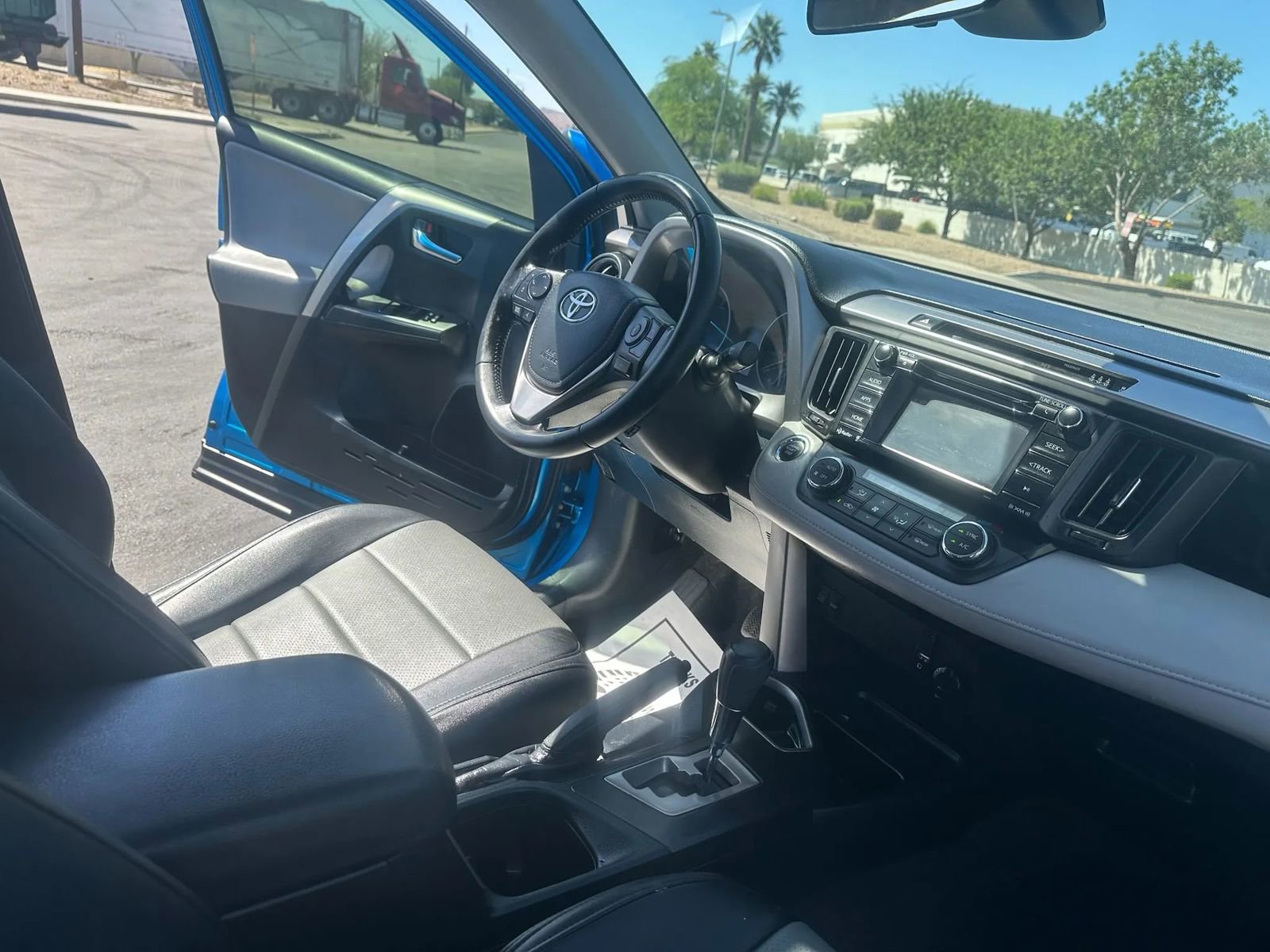 Used 2017 Toyota RAV4 XLE AWD/4WD image 21