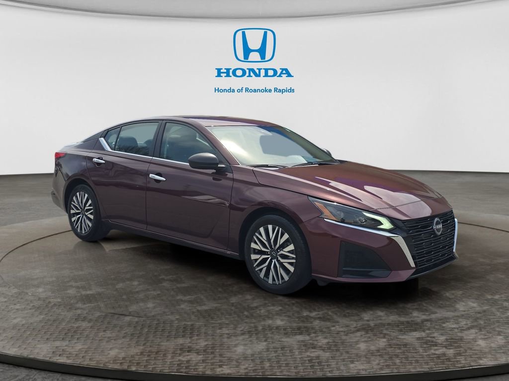 Used 2024 Nissan Altima 2.5 SV FWD image 7