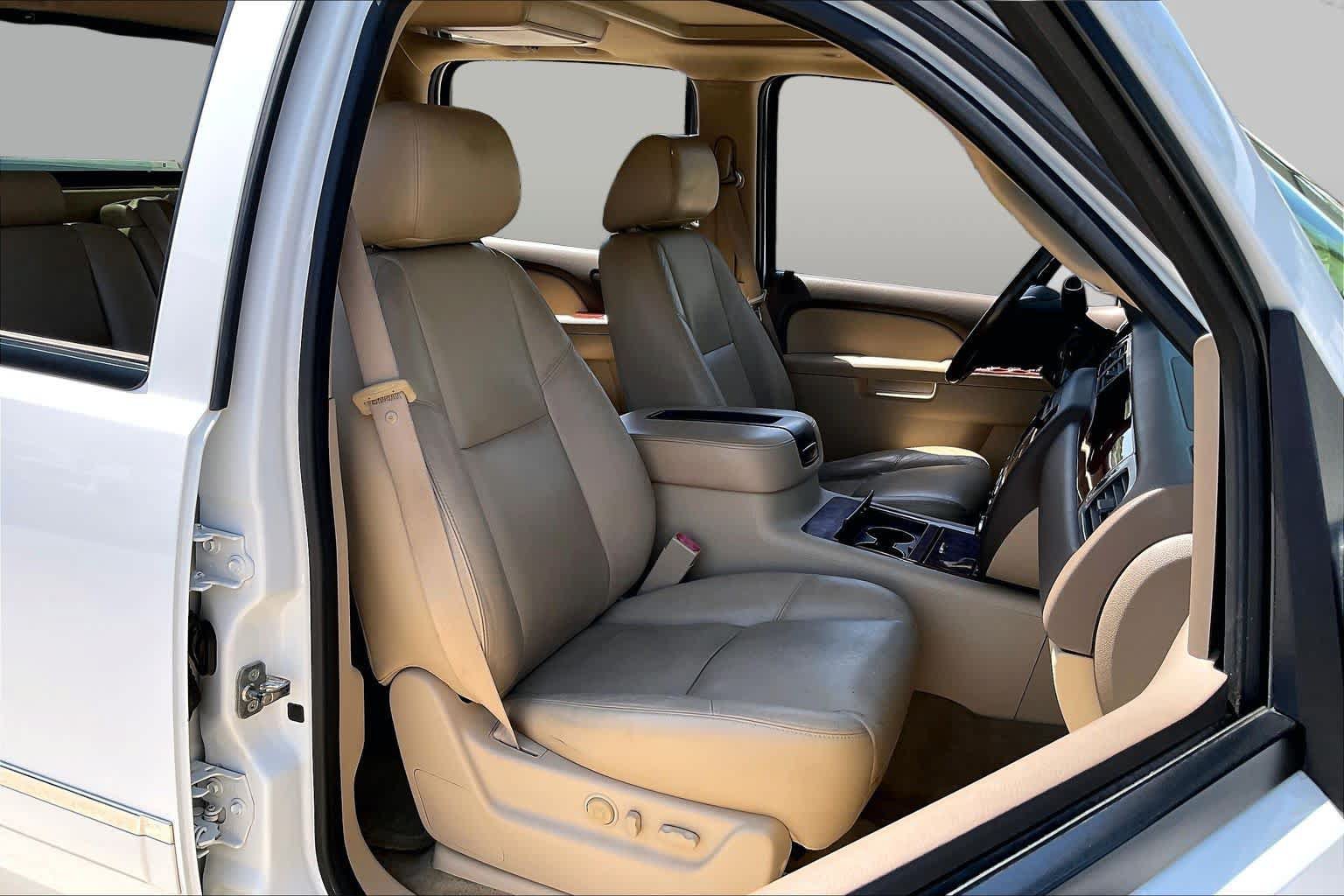 Used 2012 Chevrolet Avalanche LTZ RWD image 8