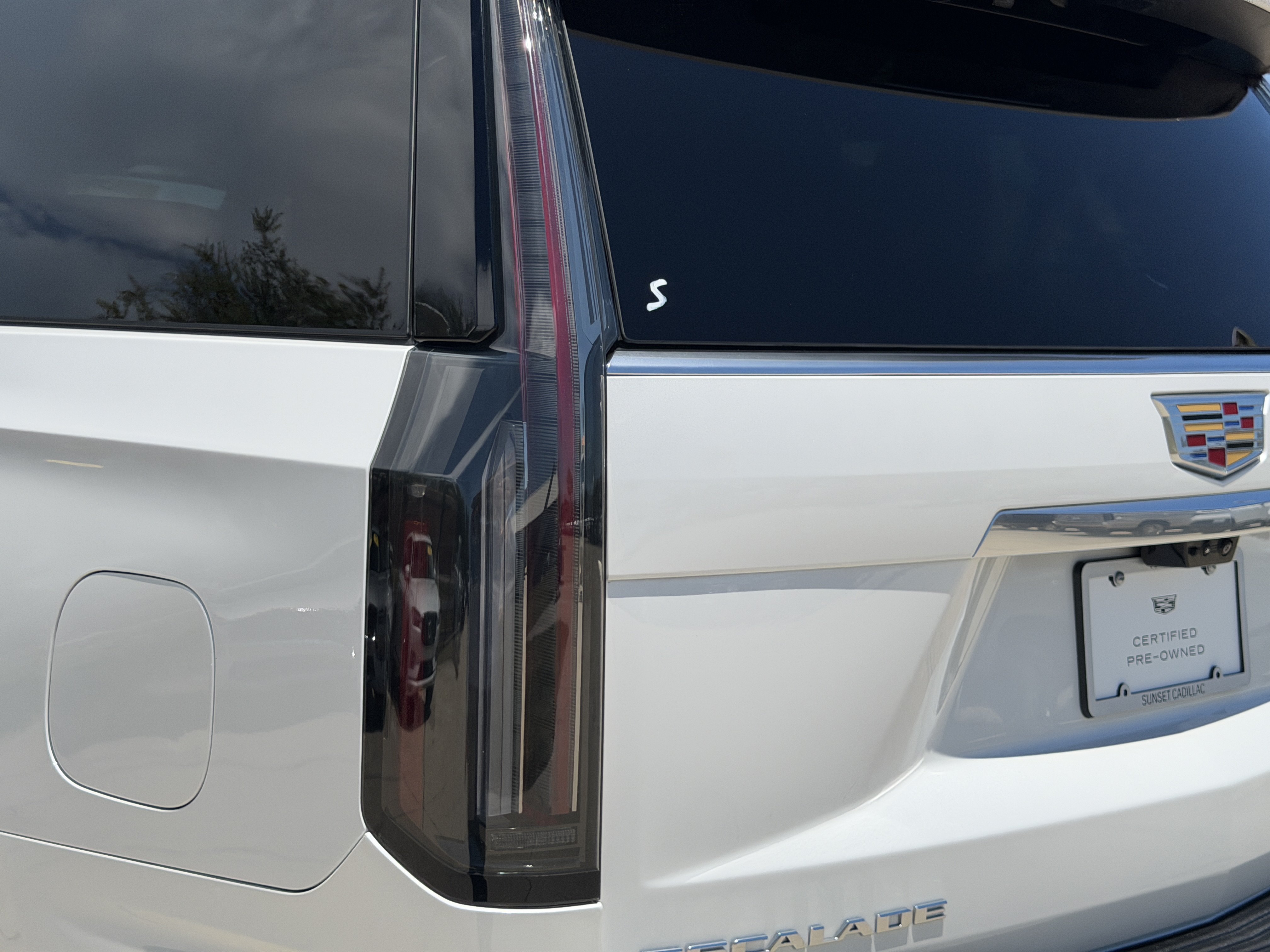 Used 2025 Cadillac Escalade Premium Luxury w/ Touring Package AWD/4WD image 9