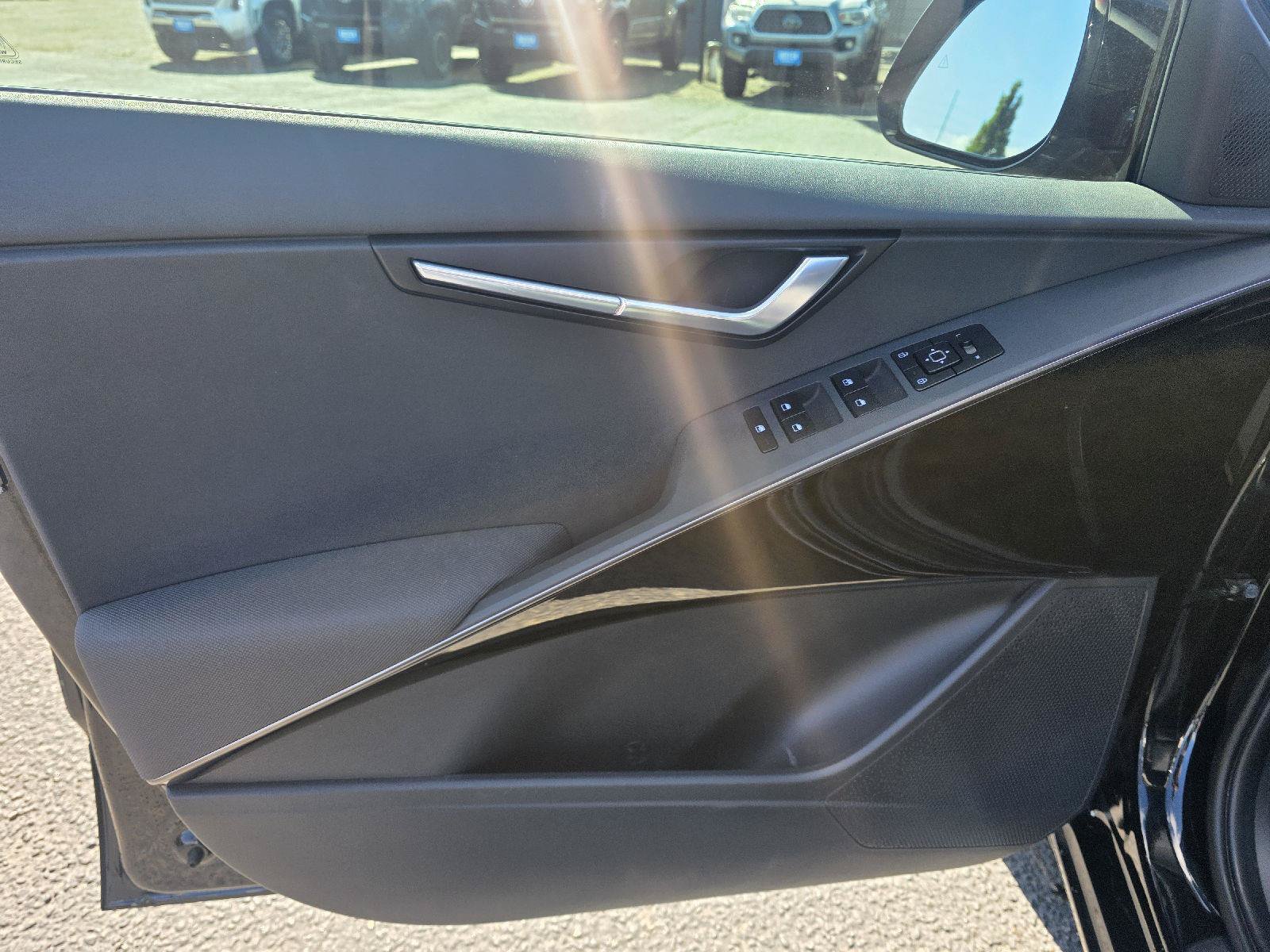 Used 2024 Kia Niro Wind w/ Wind Preserve Package FWD image 9