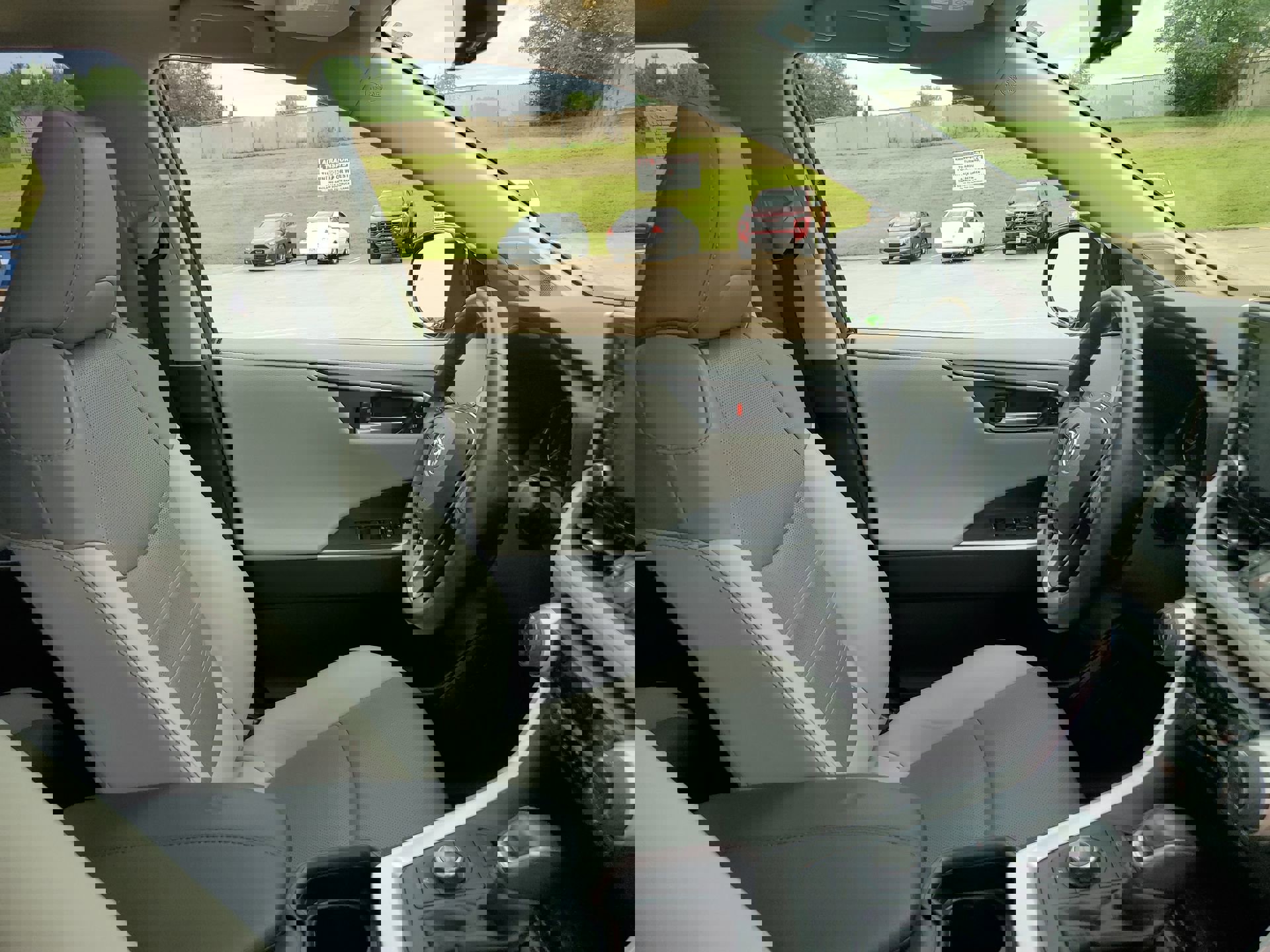 Used 2020 Toyota RAV4 Limited image 35