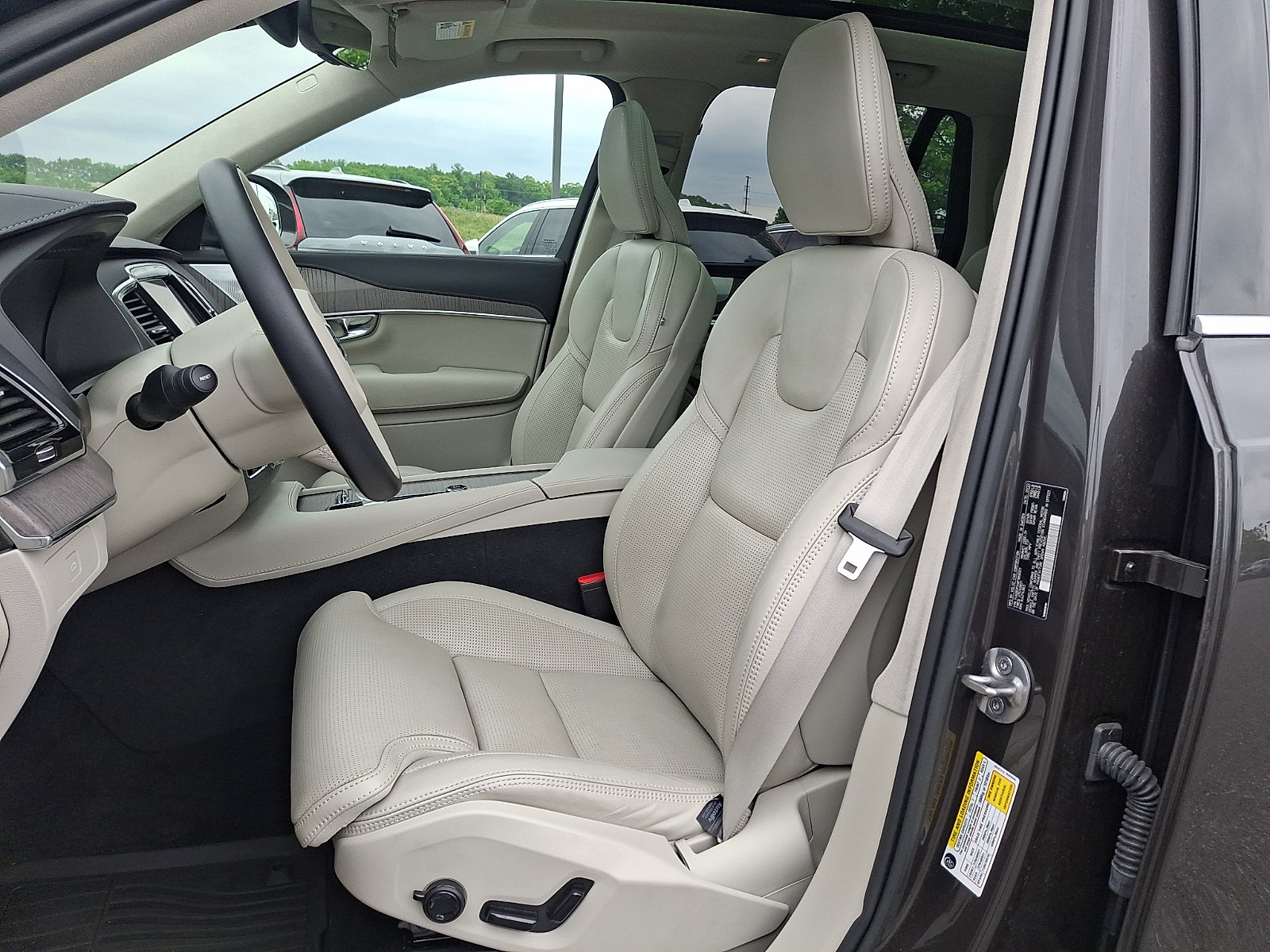 Used 2023 Volvo XC90 B6 Ultimate AWD/4WD image 14